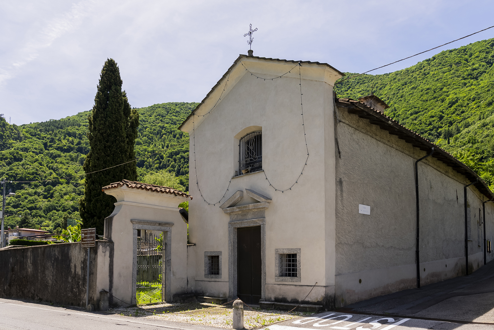 Chiesa di Sant'Anna e cimitero - Fronte
